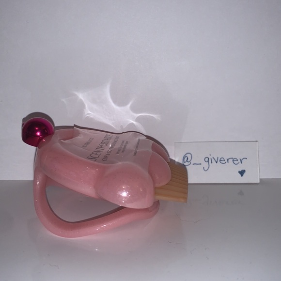 Cupcake Scentportable Bath & Body Works - Picture 4 of 9